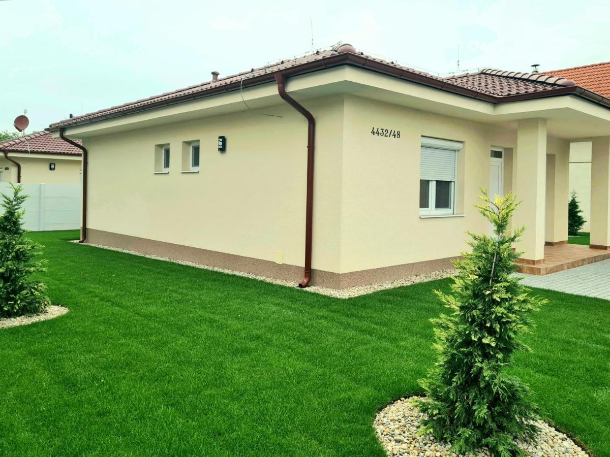 Rekreacny Dom Flora Ll Villa Velky Meder Exterior photo