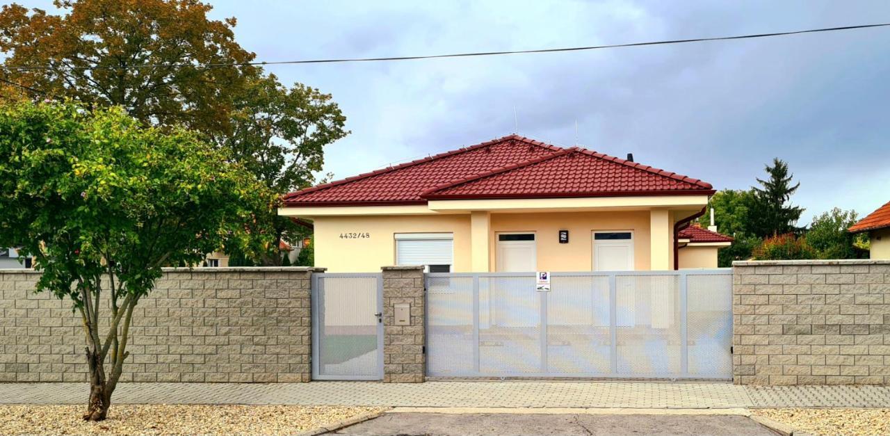 Rekreacny Dom Flora Ll Villa Velky Meder Exterior photo